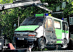 Anschlag gegen Einsatzfahrzeuge der Berliner Polizei in Berlin-Spandau in der Nacht zum 18. Mai 2007